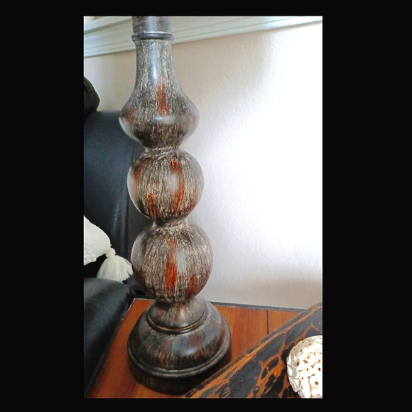 LIKE NEW! SET OF 2 TABLE LAMPS! - Picture 2 of 7